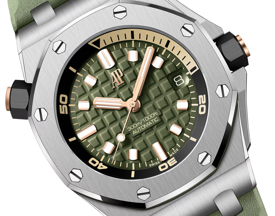 Khaki Green Sport Watch – Silver-Tone Case, Textured Dial & Green Performance Strap